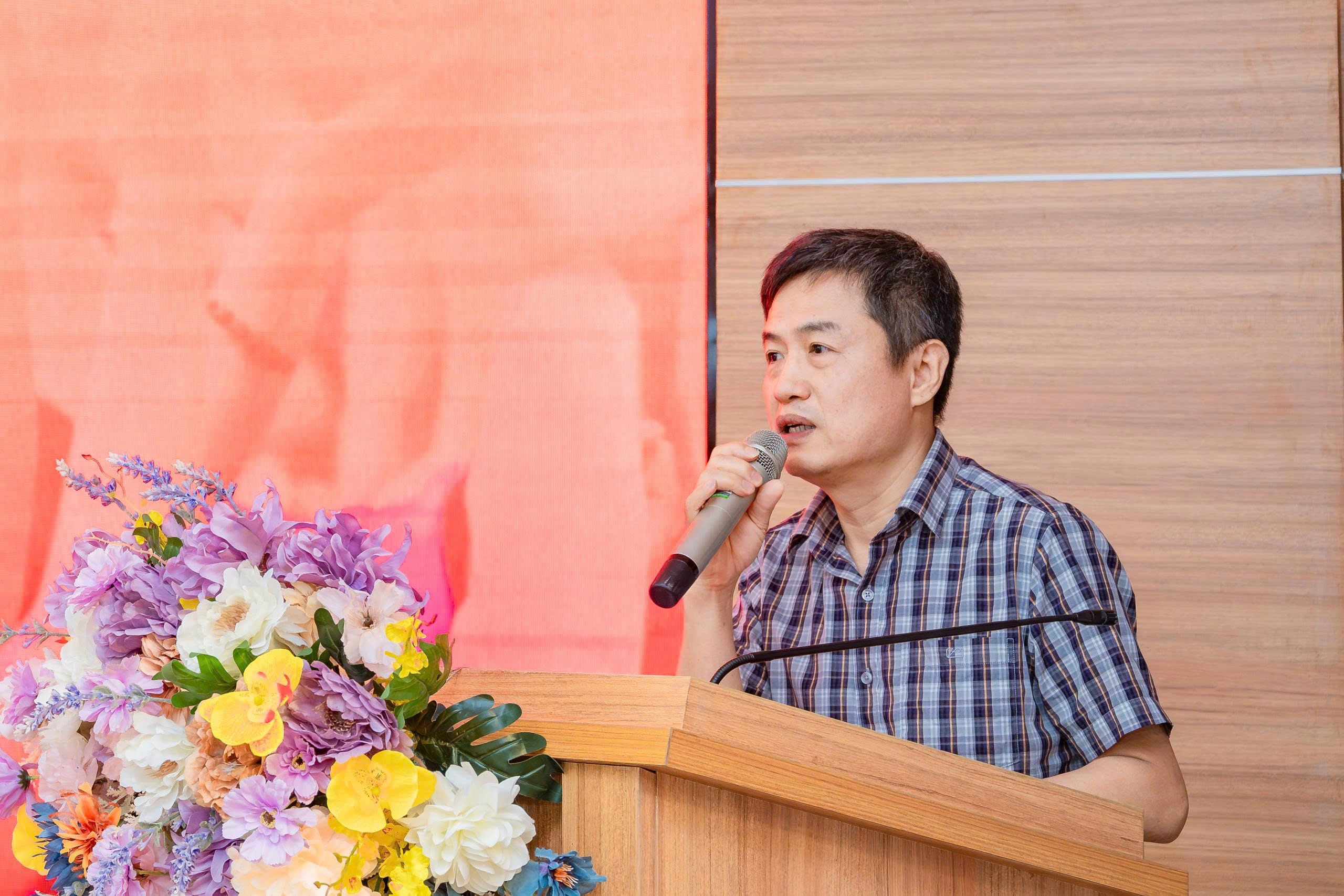 z6933302331105_22228a45a199db880caddd8a28d95242