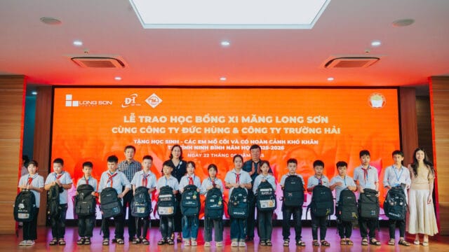 Công ty xi măng Long Sơn trao học bổng khuyến học năm học 2025-2026 cho học sinh tỉnh Ninh Bình